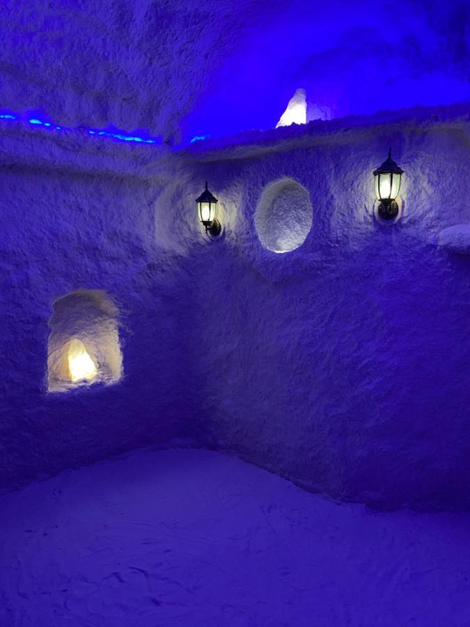 Nautilus Hotel *
